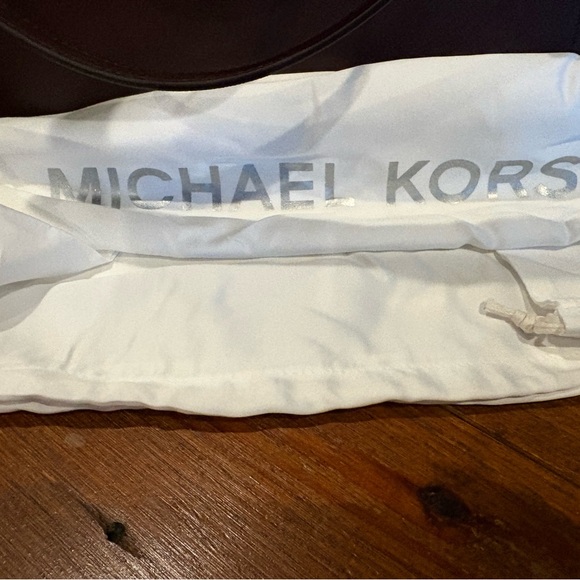 Michael Kors Voyager Large- Barolo - Picture 6 of 11